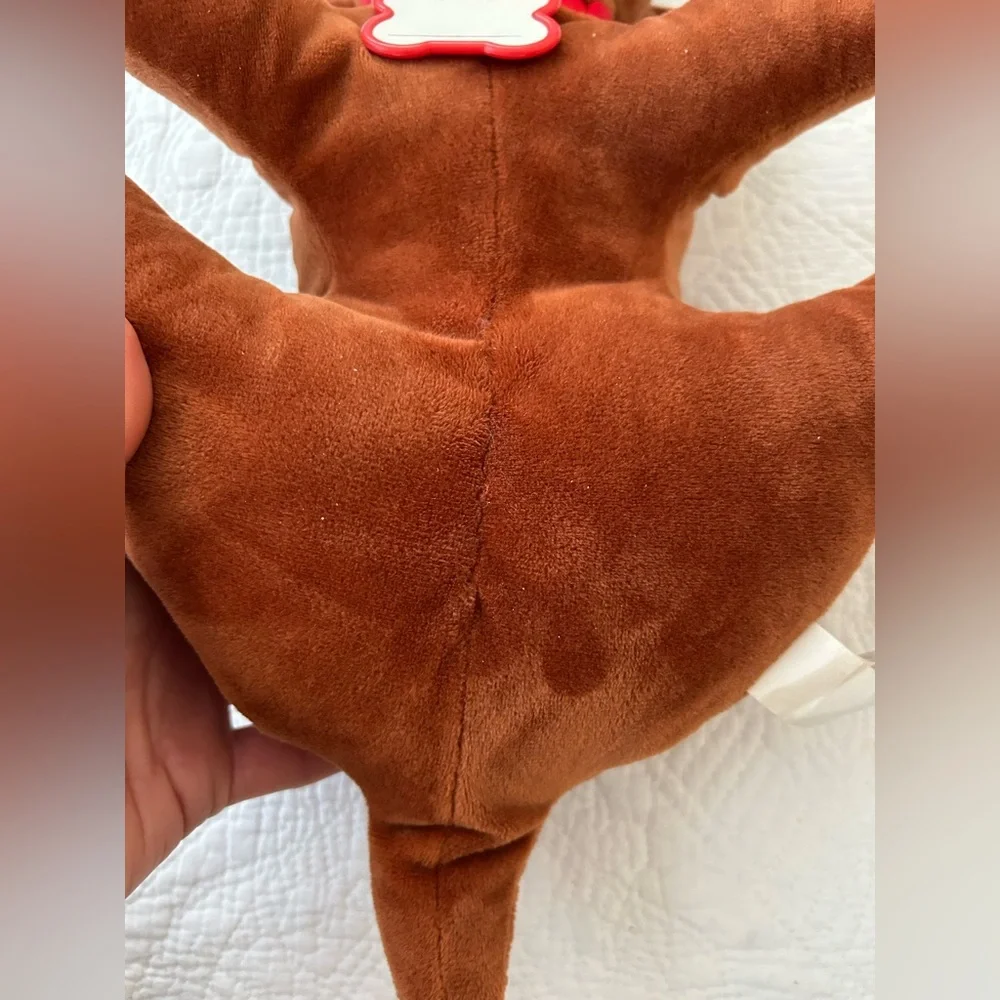 Pound puppy 2019 by Hasbro. Brown hound w/black spots. No flaws, no box.